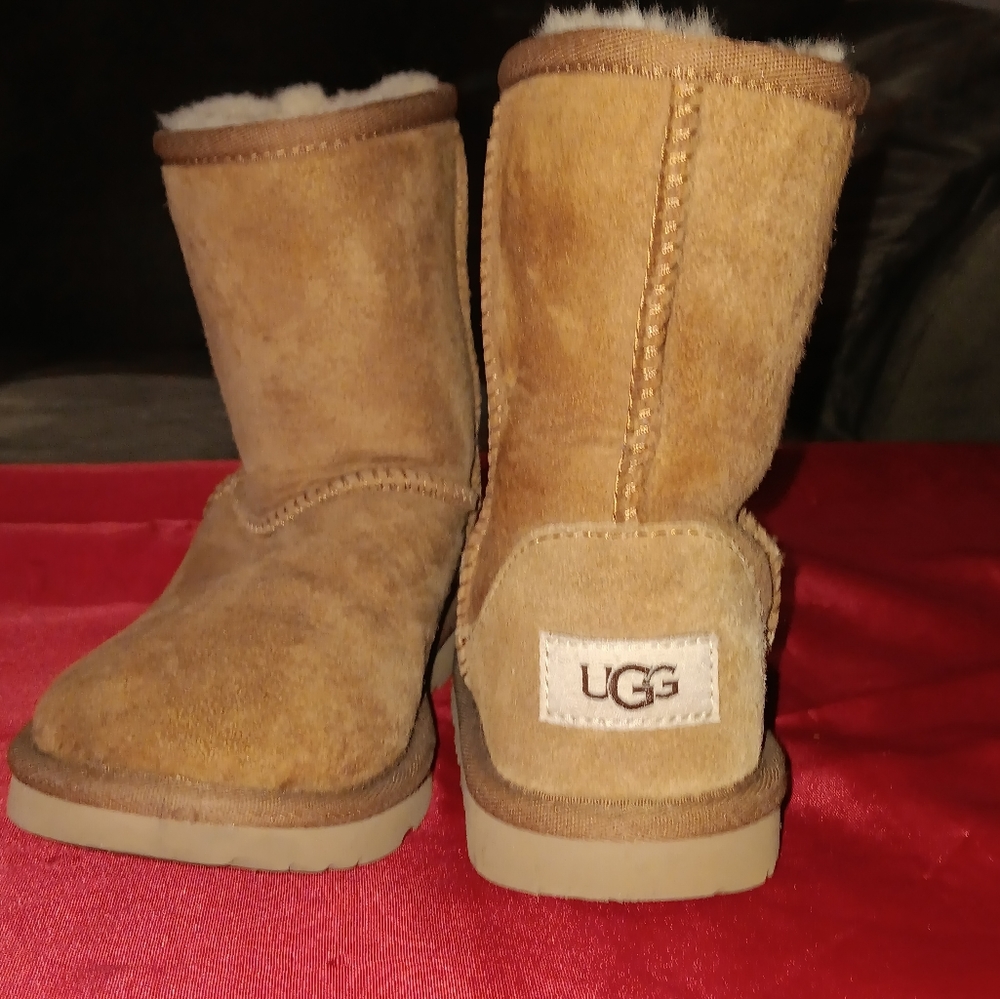 Ugg - Picture 2 of 2